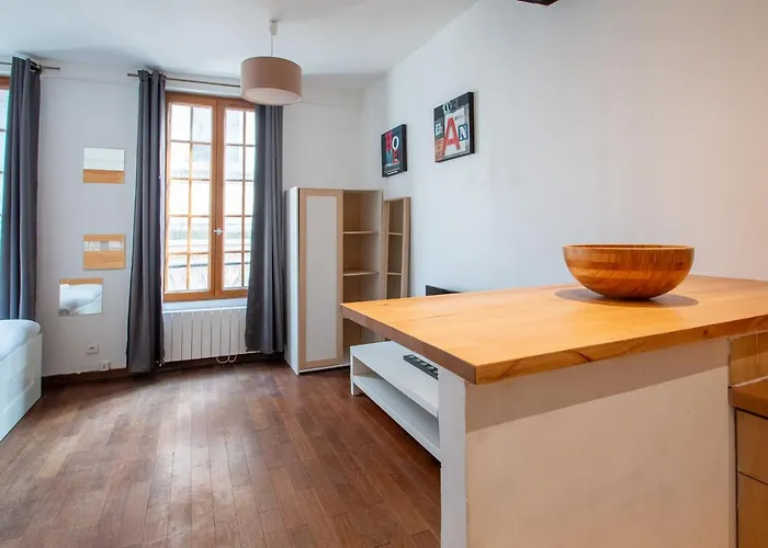 Au Coeur Du Marais Апартаменты *